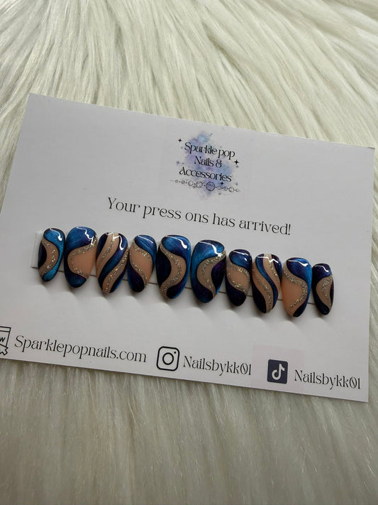 purpley blue cat eye nails